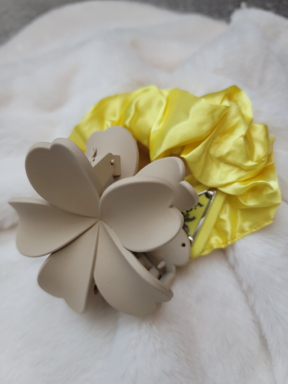 2pcs Beige Floral Hair Claw with Yellow Satin Scrunchie